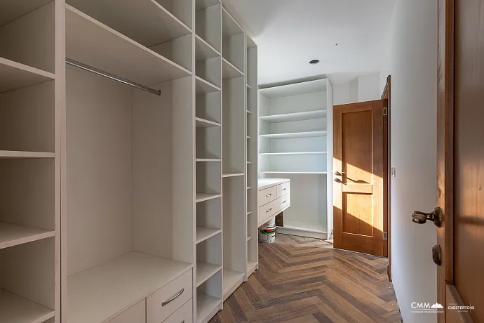 Eine luxuriöse dreistöckige Villa in erster Meereslinie in Kotor